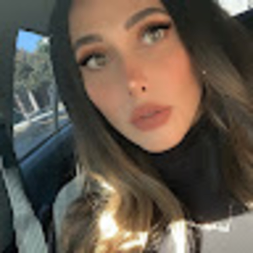 Meet your Posher, Alejandra